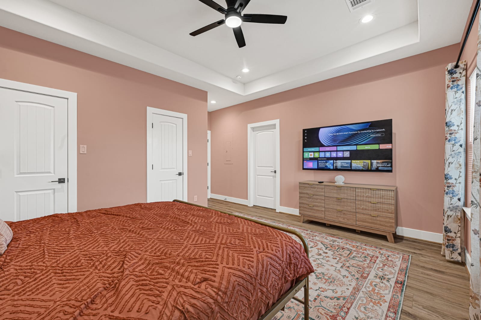 Integrated mixed-use corridor — Residential & commercial